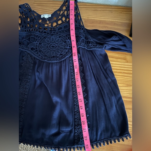 Skylar & Jade Dark Blue Top Size Small - Picture 6 of 7